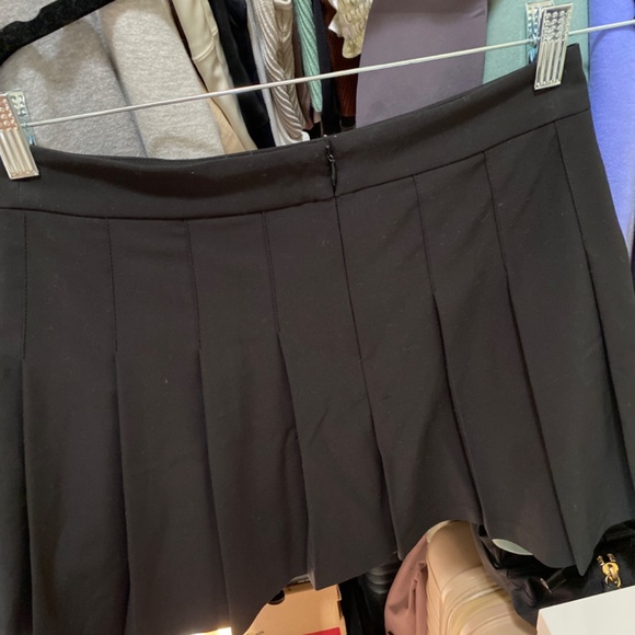 Mini pleated skirts - Picture 2 of 2